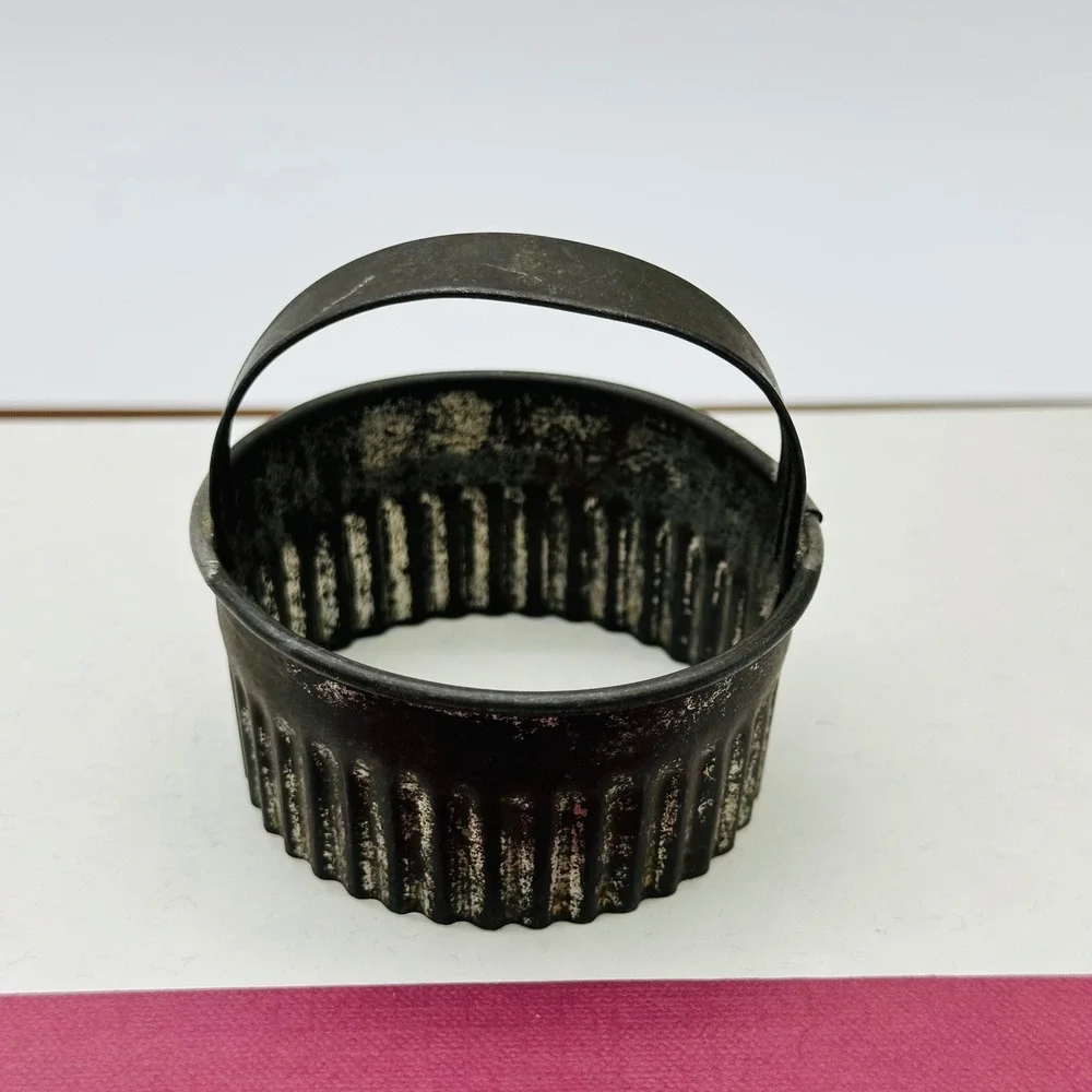 Vintage Soldered Tin Fluted Biscuit Cutter‎ Handle Rustic Farmhouse Kitchenware